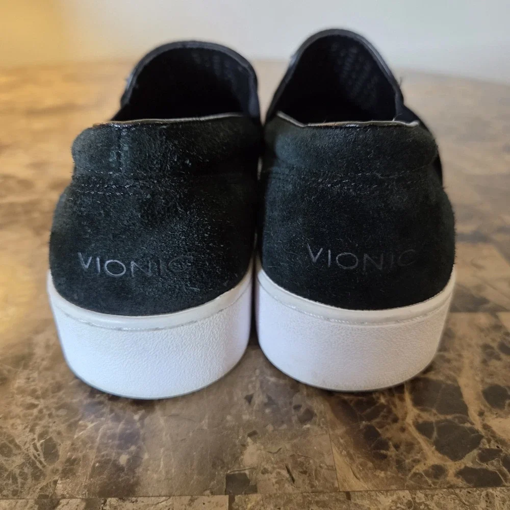 Vionic Women's black Perforated Suede Slip On Comfort Kani Sneakers Shoes Sz 8